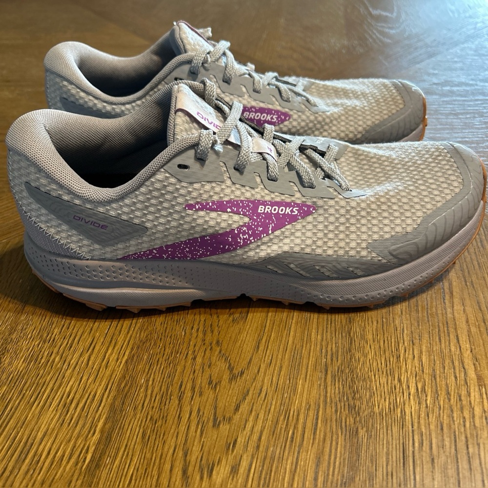 Brooks Divide 4 Gray Purple 1203941B061 Women's 9.5